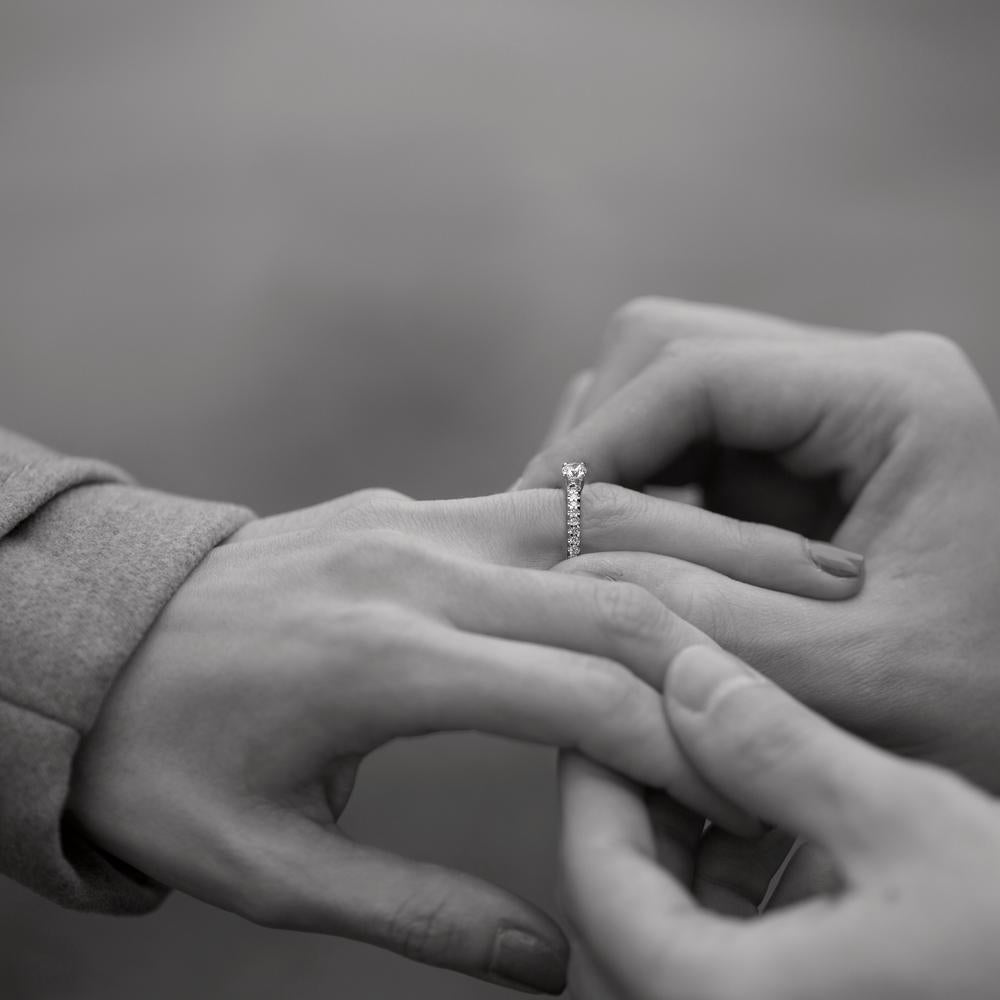 pierścionek zaręczynowy złoto białe 750/18 K Diament 0.31 ct, 23 kamienie, w-si