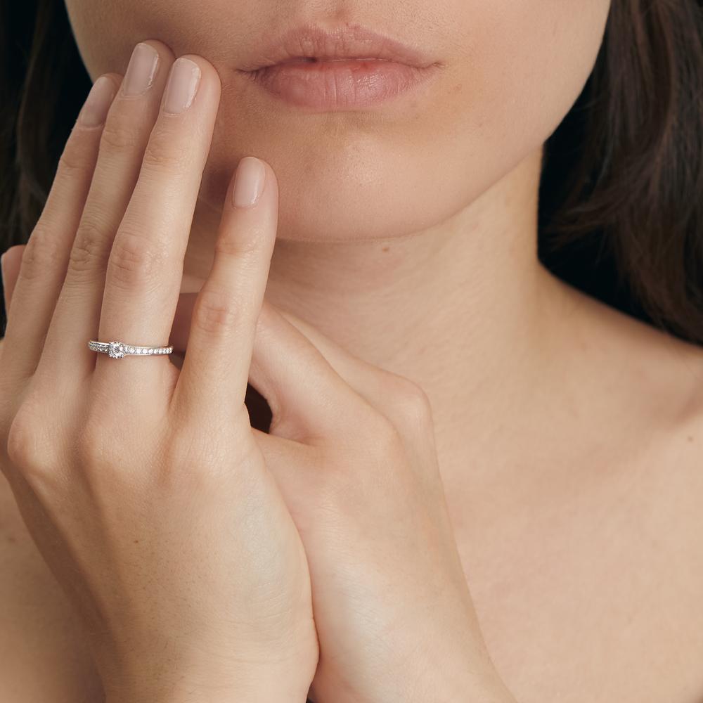 pierścionek zaręczynowy złoto białe 375/9 K Diament 0.20 ct, 19 kamienie, w-si