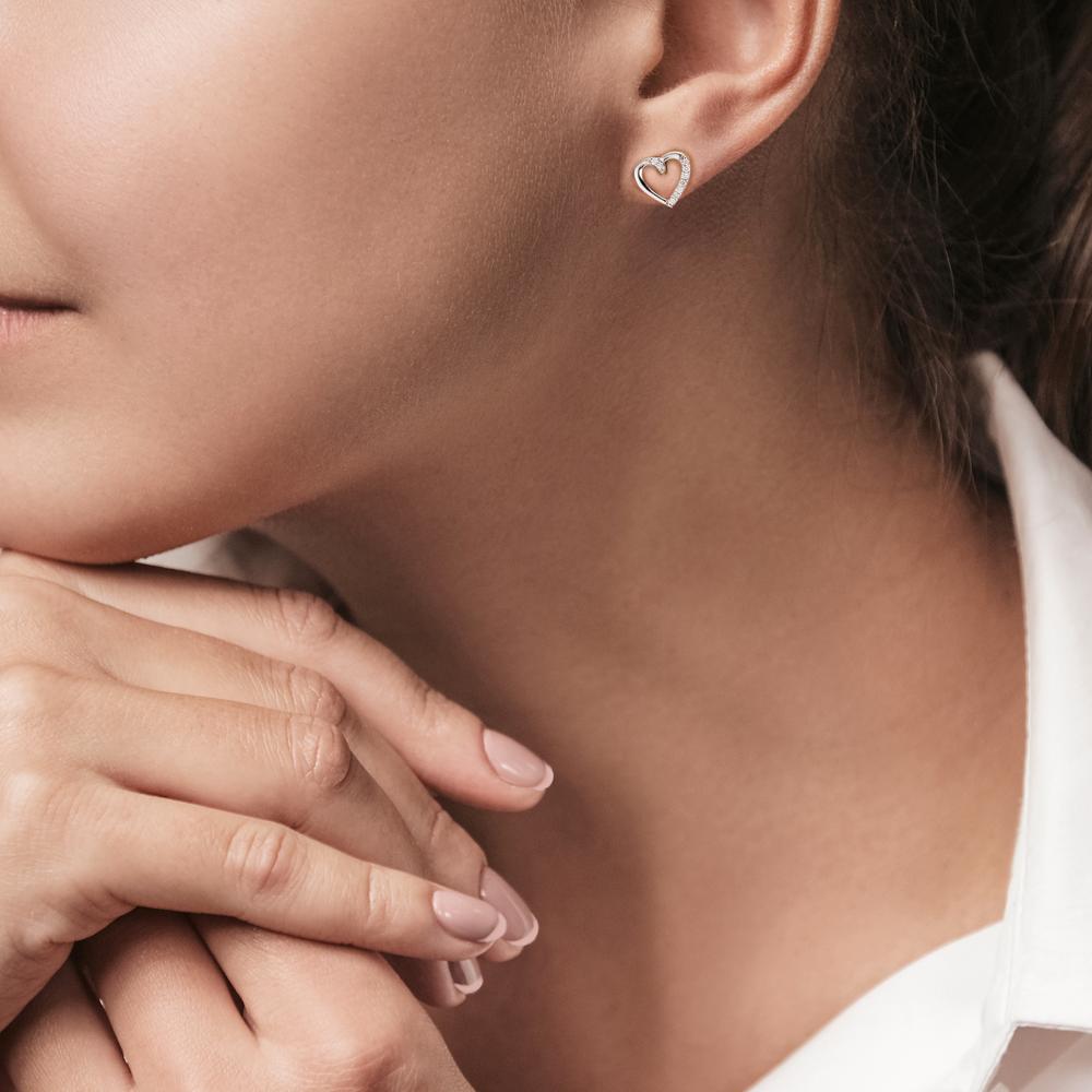 kolczyki wkrętki złoto białe 750/18 K Diament 0.045 ct, 18 kamienie, w-si Serce Ø7 mm